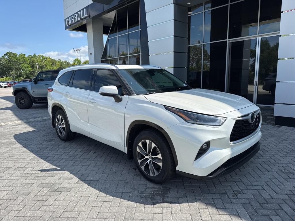 used 2021 Toyota Highlander car, priced at $25,999