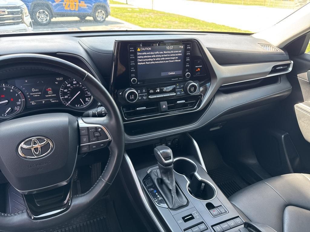 used 2021 Toyota Highlander car, priced at $25,999