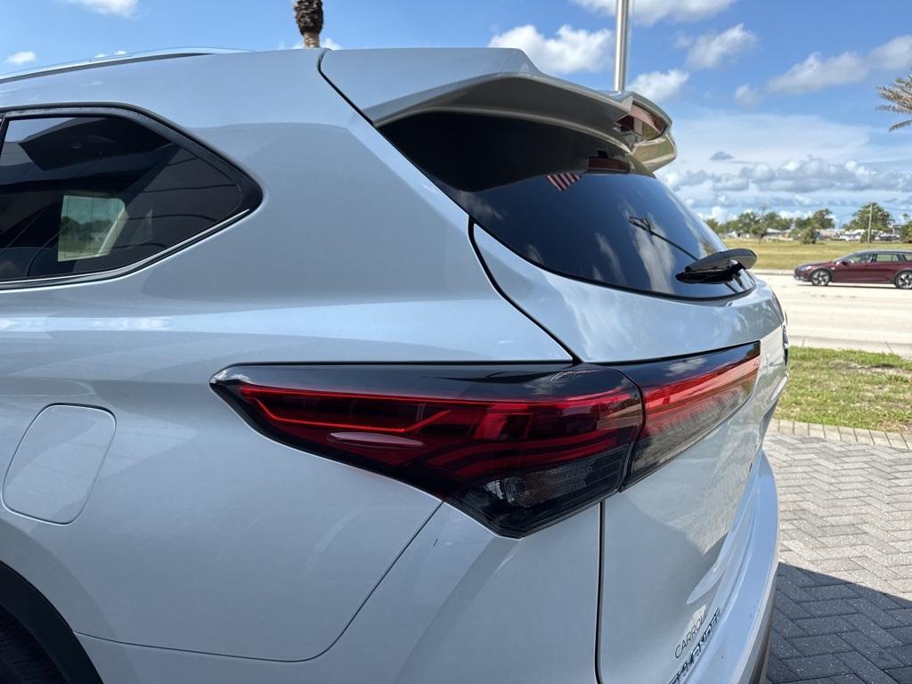 used 2021 Toyota Highlander car, priced at $25,999