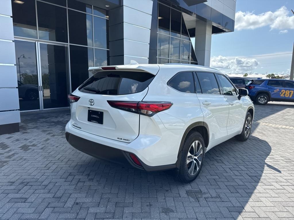 used 2021 Toyota Highlander car, priced at $25,999