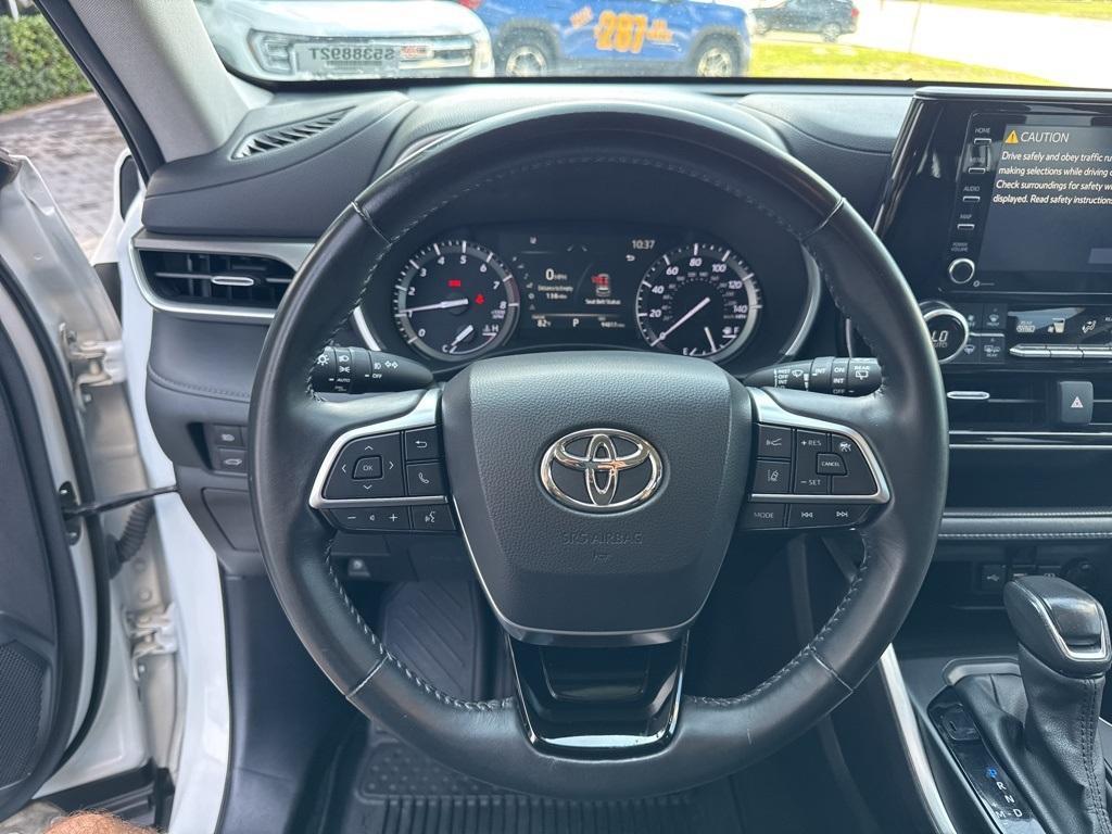 used 2021 Toyota Highlander car, priced at $25,999