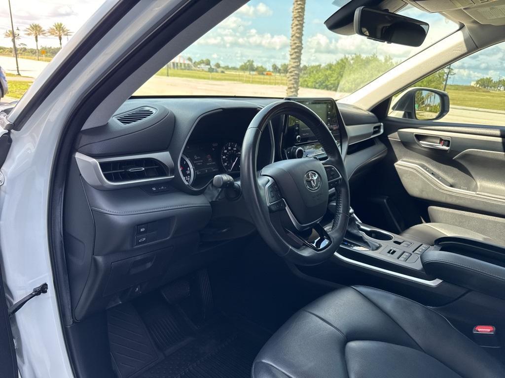 used 2021 Toyota Highlander car, priced at $25,999