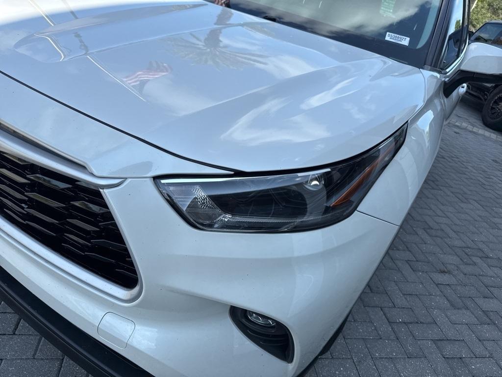 used 2021 Toyota Highlander car, priced at $25,999