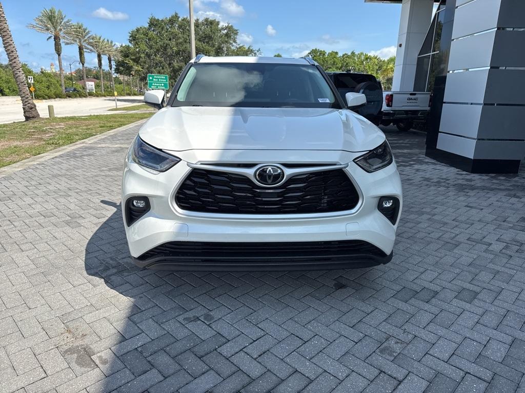 used 2021 Toyota Highlander car, priced at $25,999