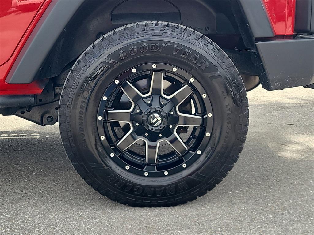 used 2015 Jeep Wrangler Unlimited car, priced at $18,999
