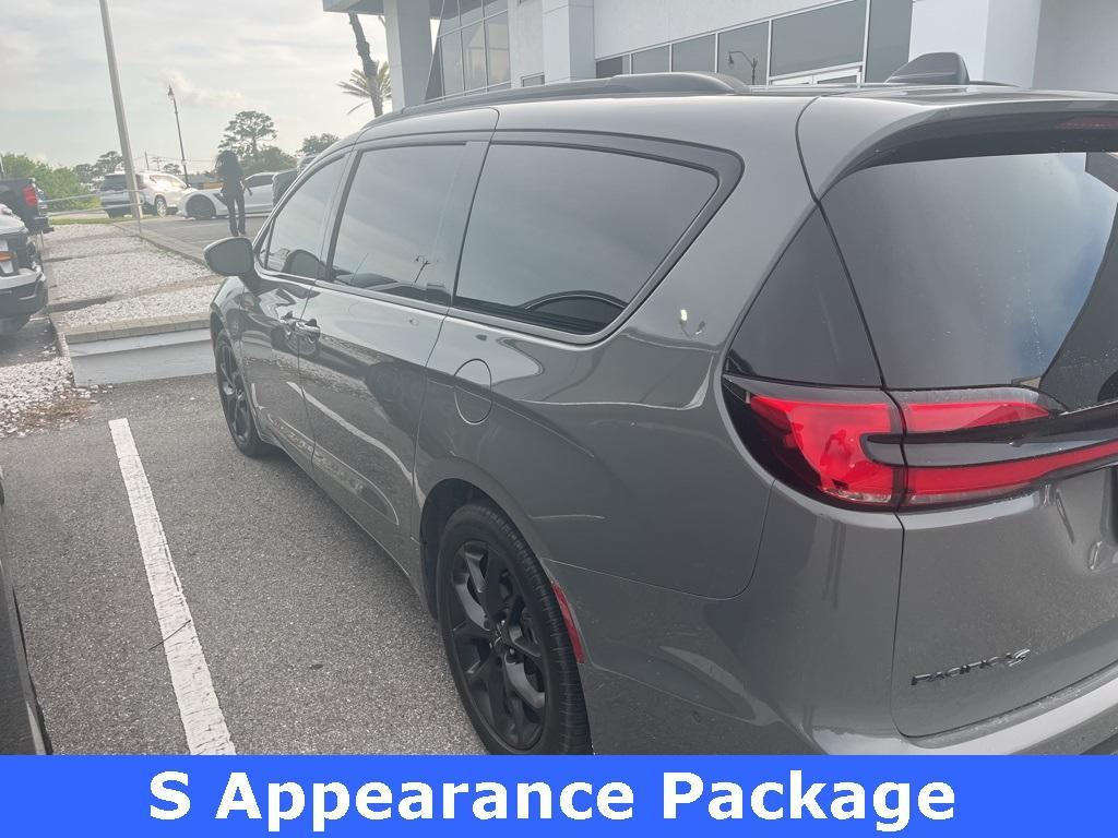 used 2024 Chrysler Pacifica car, priced at $33,399