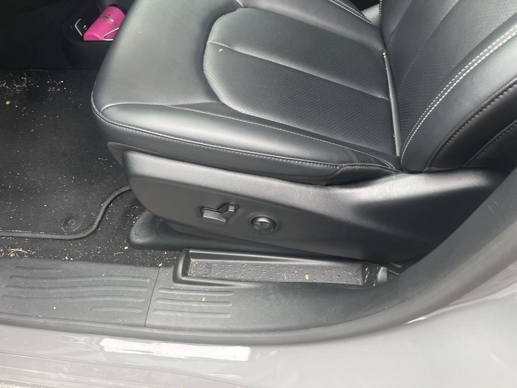 used 2024 Chrysler Pacifica car, priced at $33,399