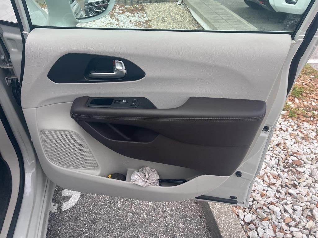 used 2020 Chrysler Pacifica car, priced at $16,999