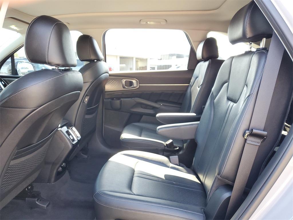 used 2022 Kia Sorento car, priced at $24,899