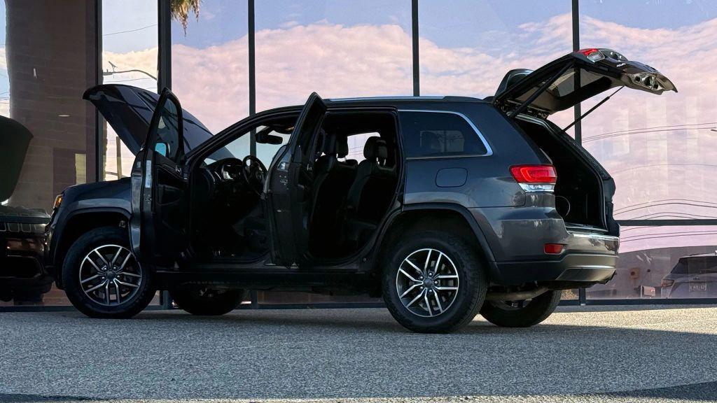 used 2019 Jeep Grand Cherokee car, priced at $17,990