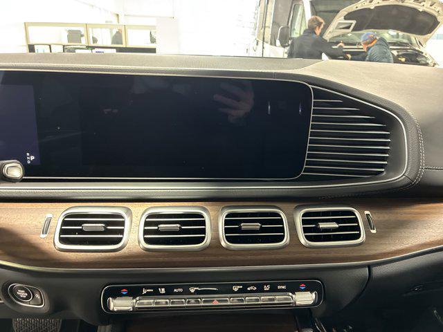new 2025 Mercedes-Benz GLS 450 car, priced at $92,240