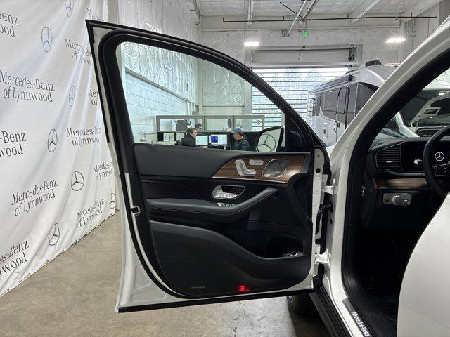 new 2025 Mercedes-Benz GLS 450 car, priced at $92,240