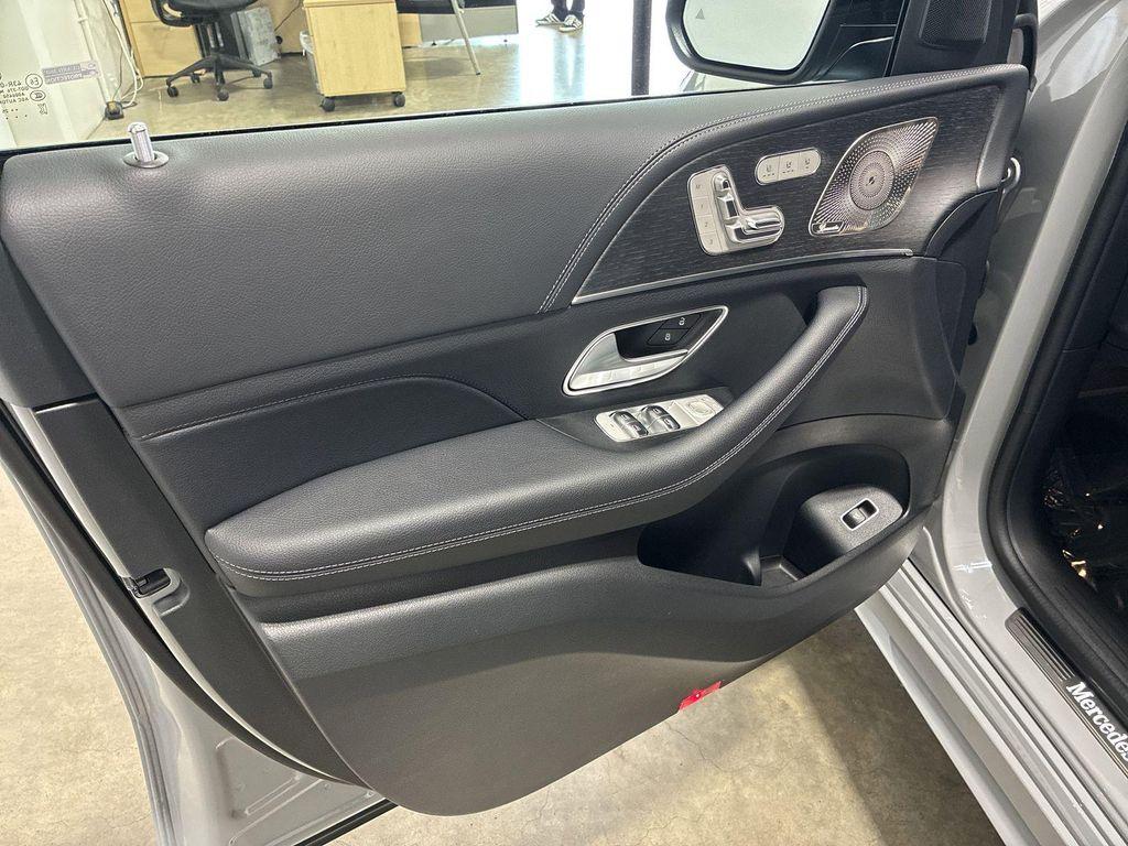 new 2025 Mercedes-Benz GLE 450 car, priced at $87,370