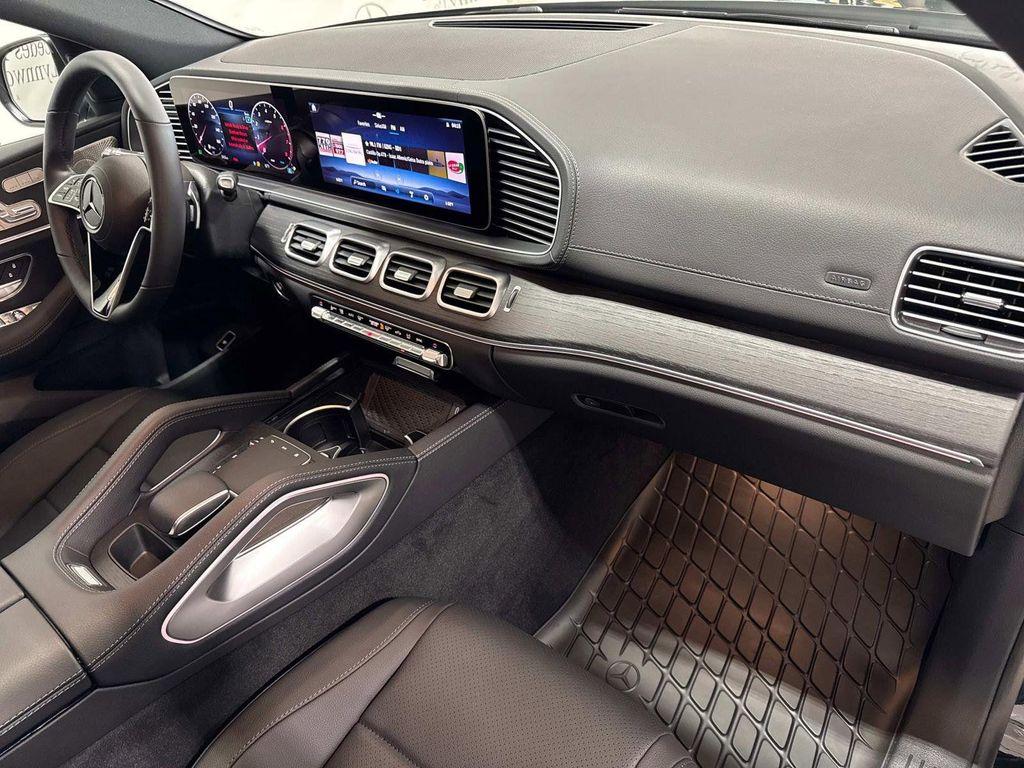 new 2025 Mercedes-Benz GLE 450 car, priced at $81,075