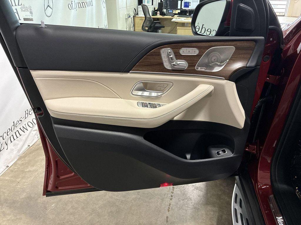 new 2025 Mercedes-Benz GLE 350 car, priced at $75,175
