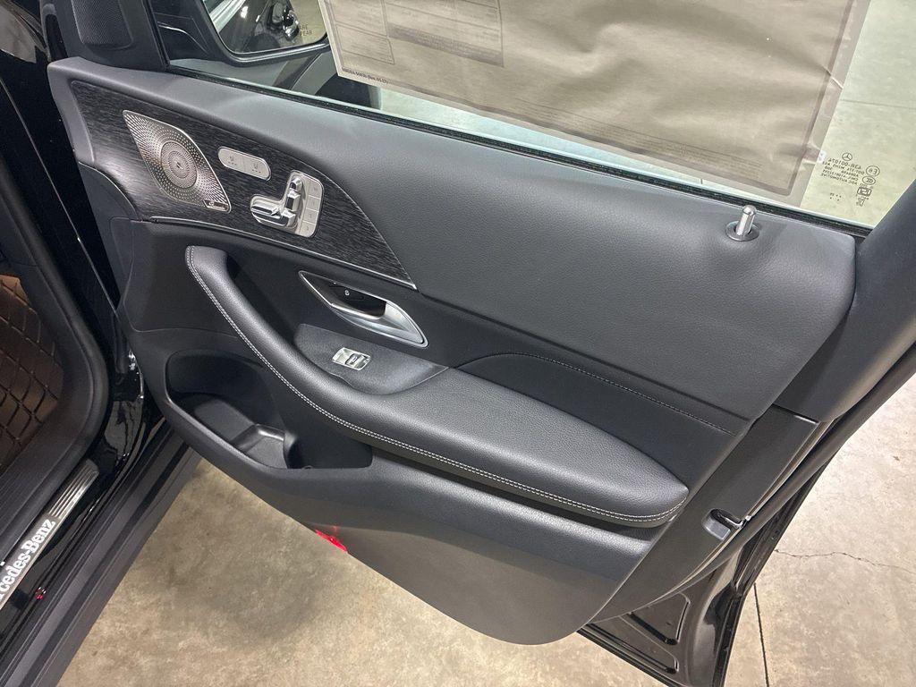 new 2025 Mercedes-Benz GLS 450 car, priced at $91,945