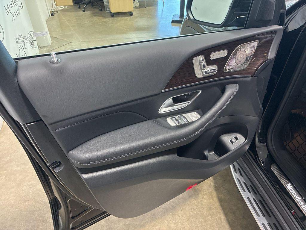 new 2025 Mercedes-Benz GLS 450 car, priced at $92,275