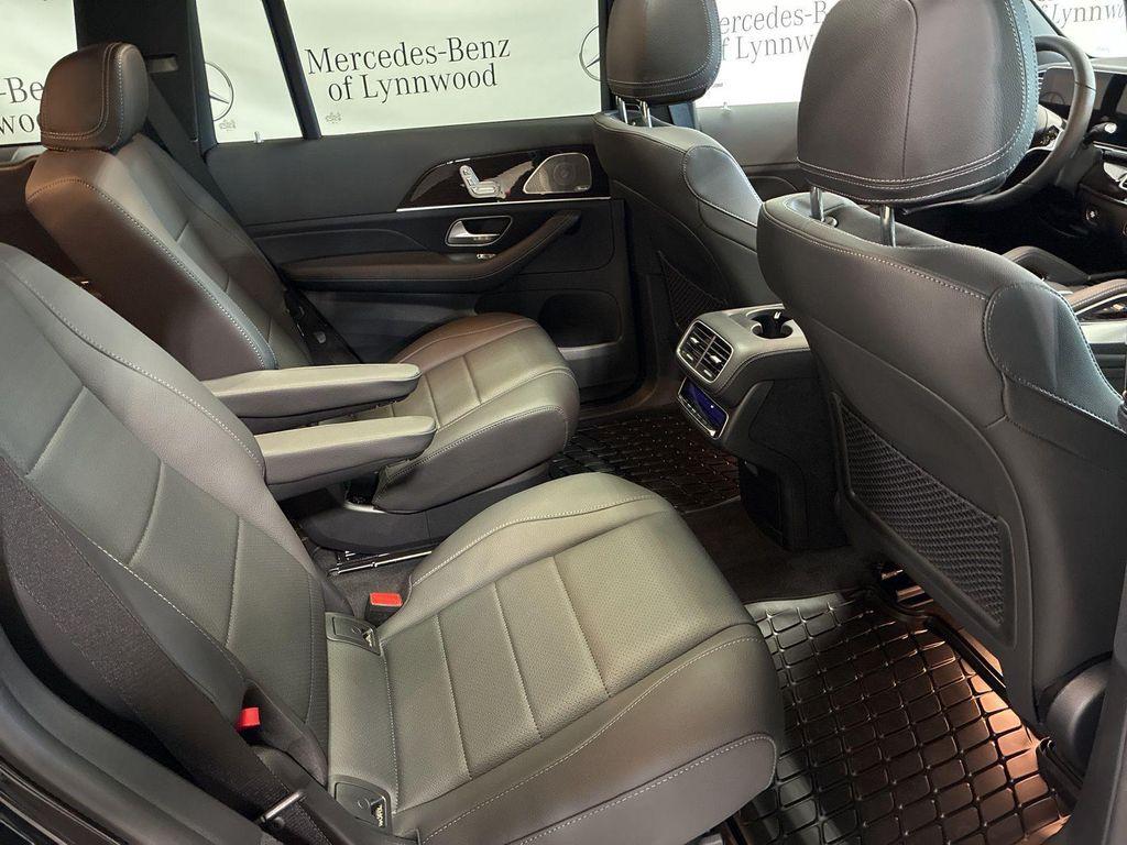 new 2025 Mercedes-Benz GLS 450 car, priced at $92,275