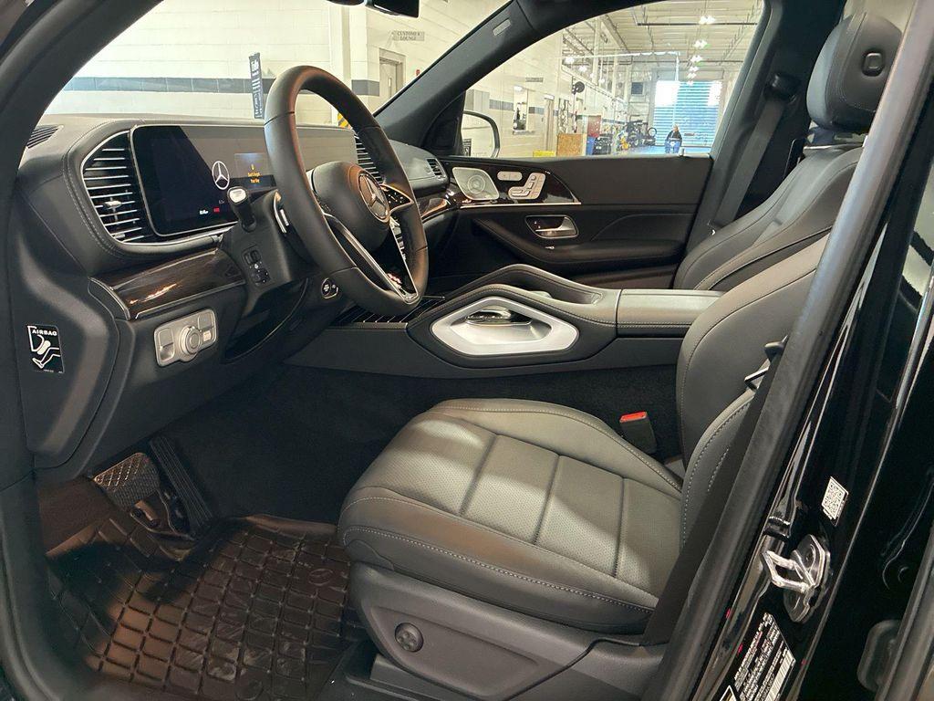 new 2025 Mercedes-Benz GLS 450 car, priced at $92,275