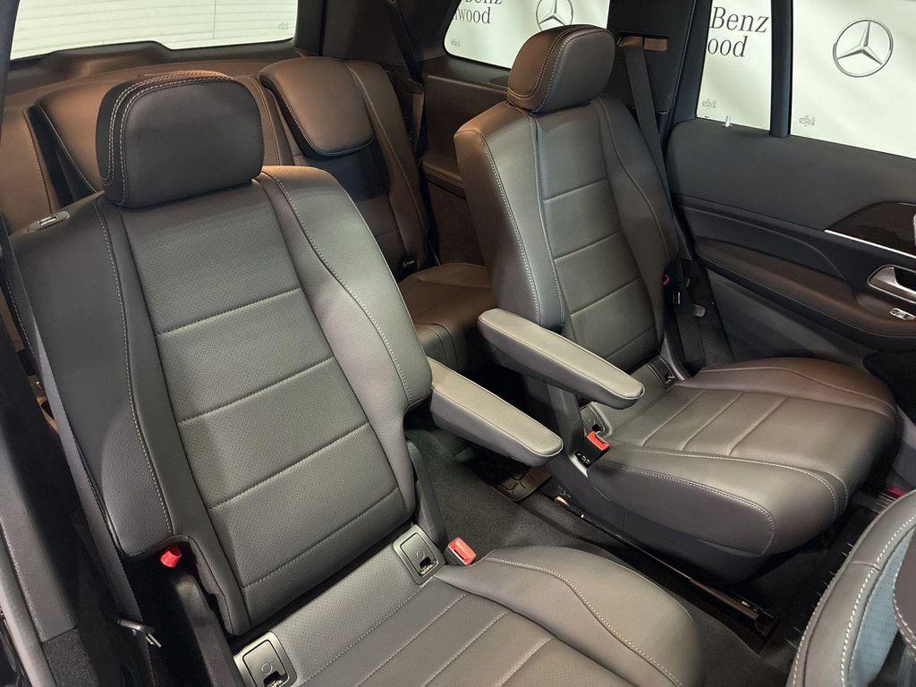 new 2025 Mercedes-Benz GLS 450 car, priced at $92,275