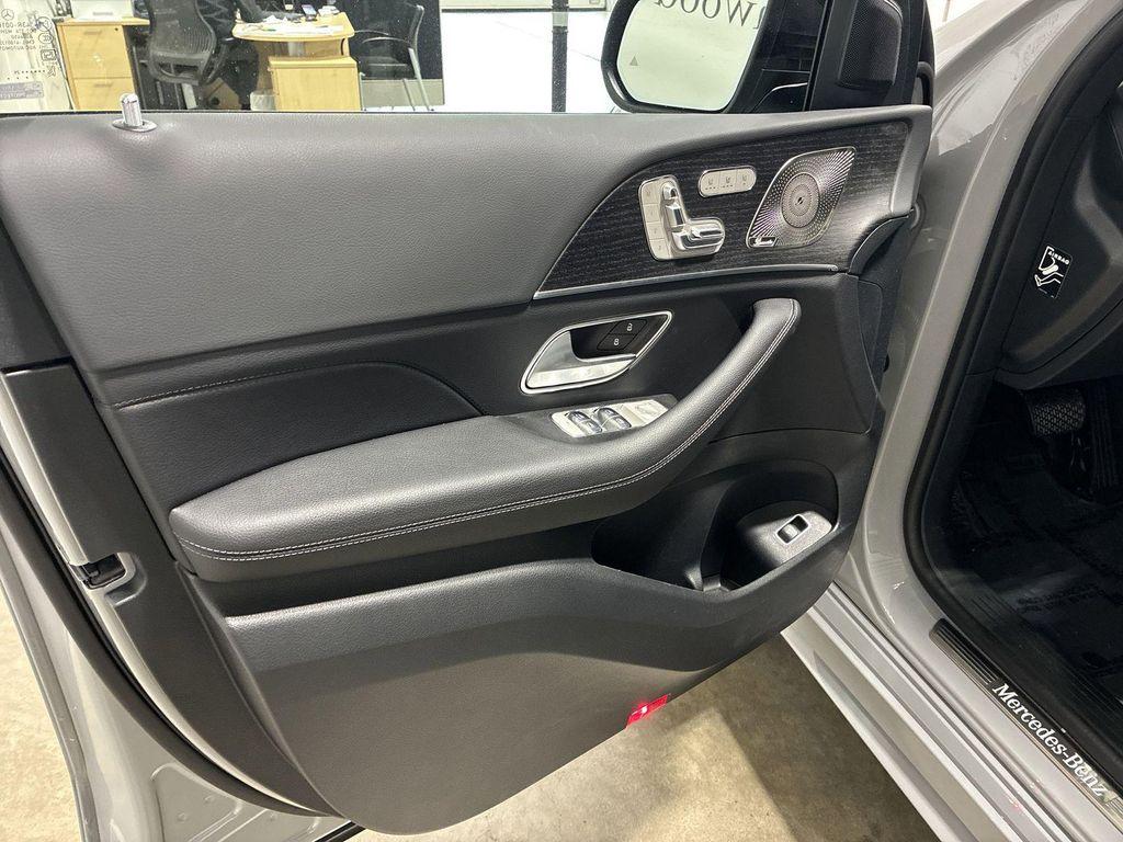 new 2025 Mercedes-Benz GLE 450 car, priced at $87,560