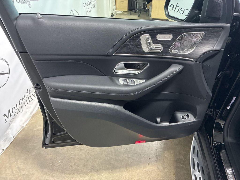 new 2026 Mercedes-Benz GLE 450 car, priced at $81,875