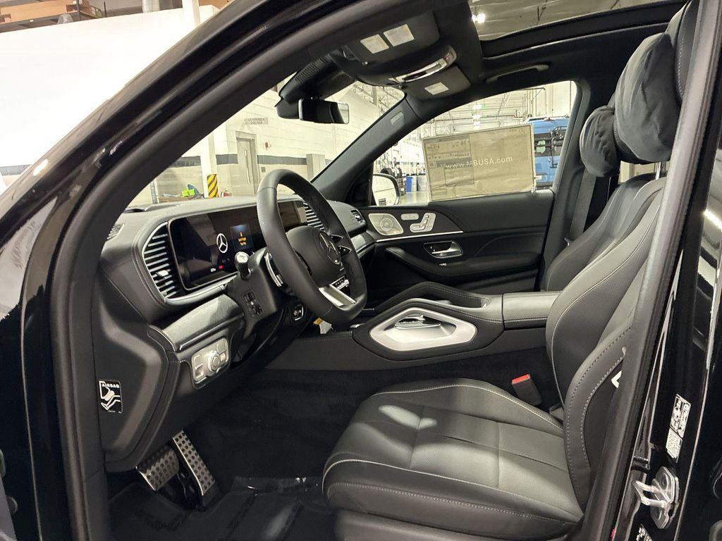 new 2025 Mercedes-Benz GLS 580 car, priced at $122,910
