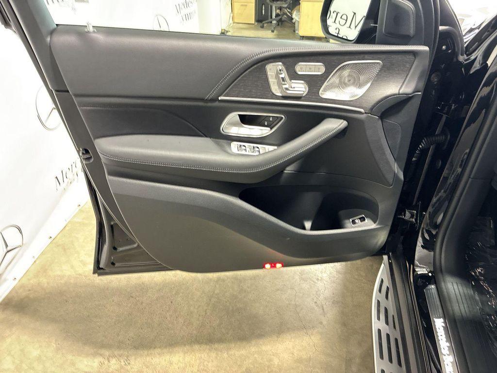 new 2025 Mercedes-Benz GLS 580 car, priced at $122,910