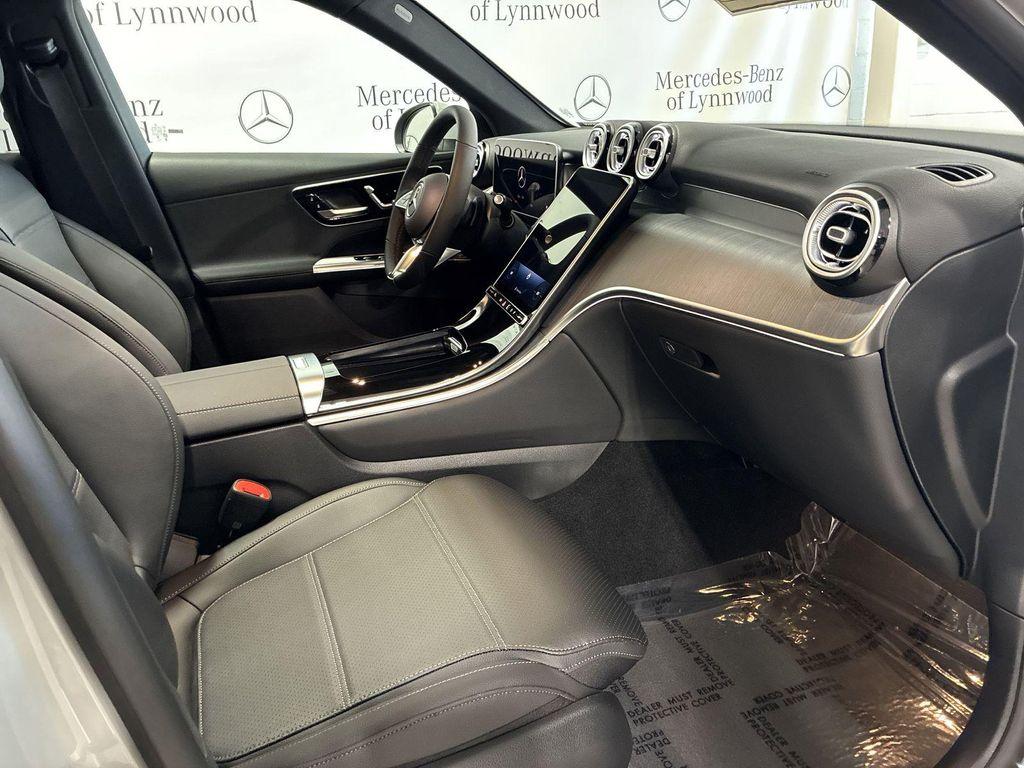 new 2025 Mercedes-Benz GLC 300 car, priced at $59,980