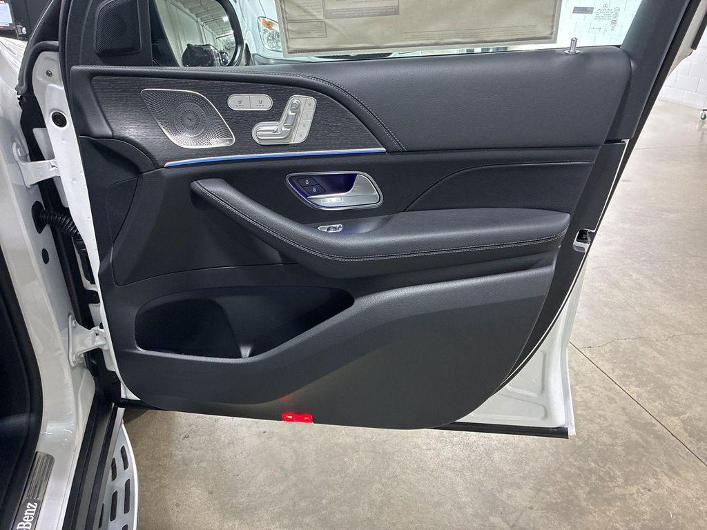 new 2026 Mercedes-Benz GLS 580 car, priced at $123,715