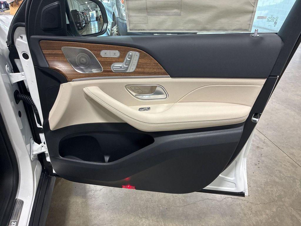 new 2025 Mercedes-Benz GLS 450 car, priced at $91,775