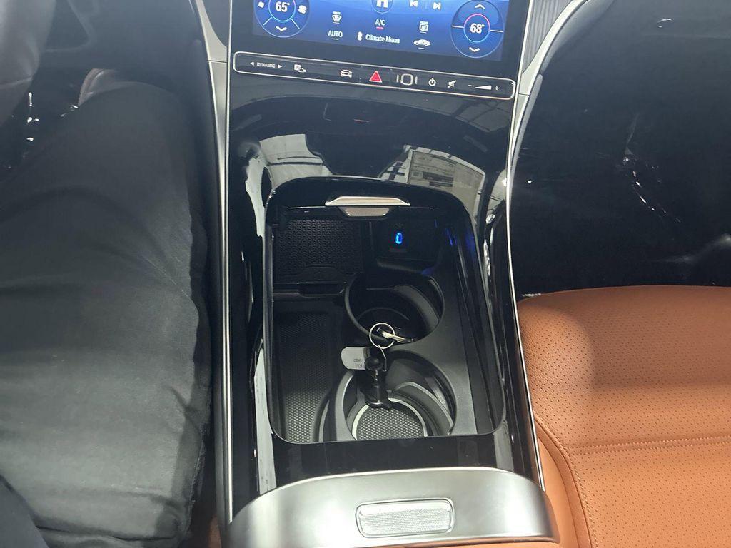 new 2025 Mercedes-Benz GLC 300 car, priced at $58,980