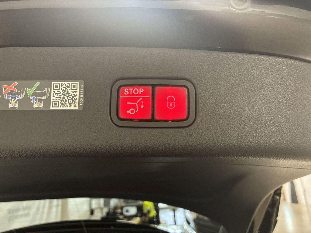 new 2025 Mercedes-Benz GLC 300 car, priced at $58,980