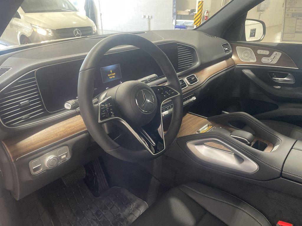 new 2025 Mercedes-Benz GLE 450 car, priced at $84,530