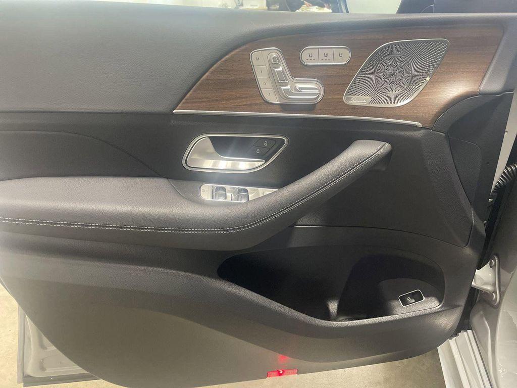 new 2025 Mercedes-Benz GLE 450 car, priced at $84,530