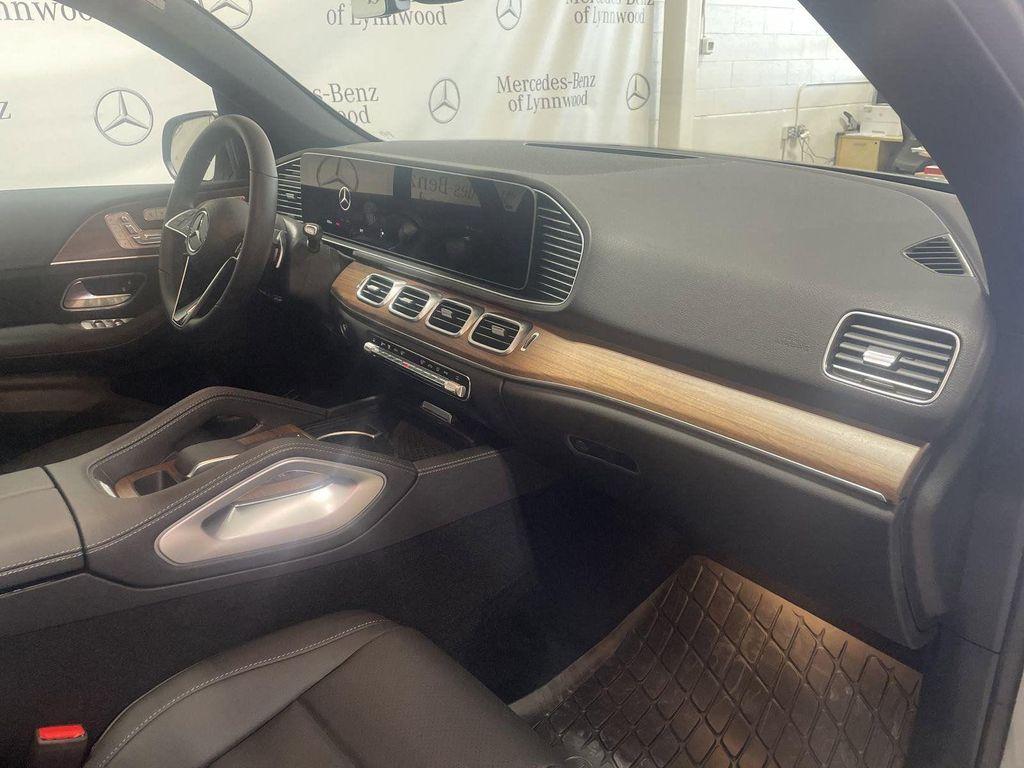new 2025 Mercedes-Benz GLE 450 car, priced at $84,530