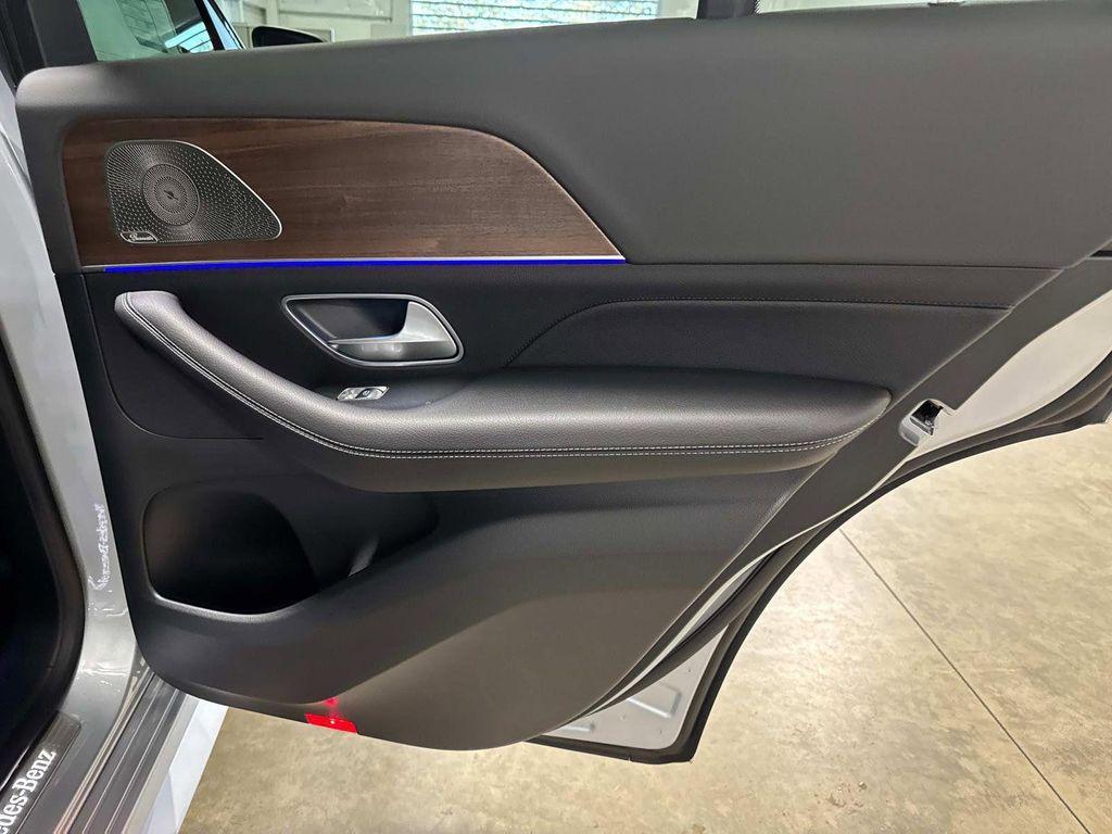 new 2025 Mercedes-Benz GLE 580 car, priced at $94,495