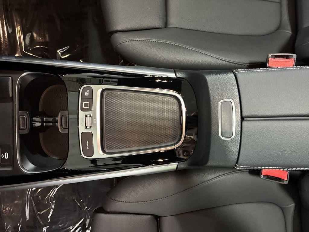 new 2025 Mercedes-Benz GLB 250 car, priced at $53,865