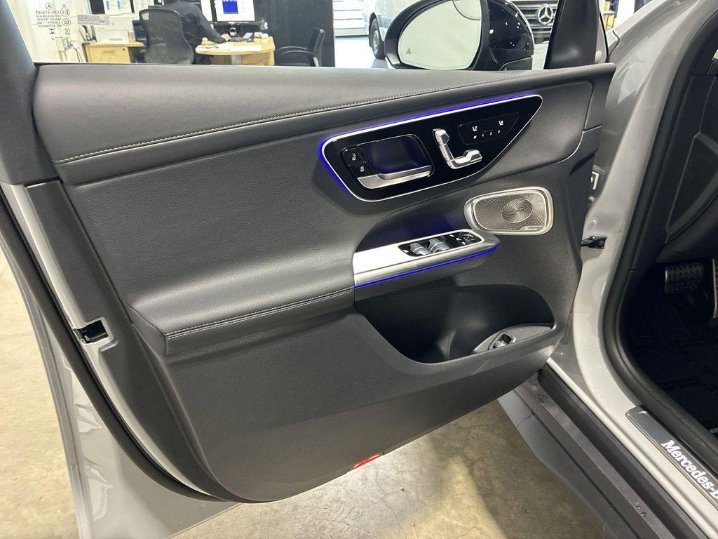 new 2025 Mercedes-Benz GLC 300 car, priced at $73,325