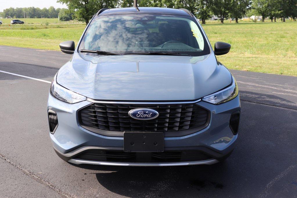 new 2025 Ford Escape car, priced at $27,700