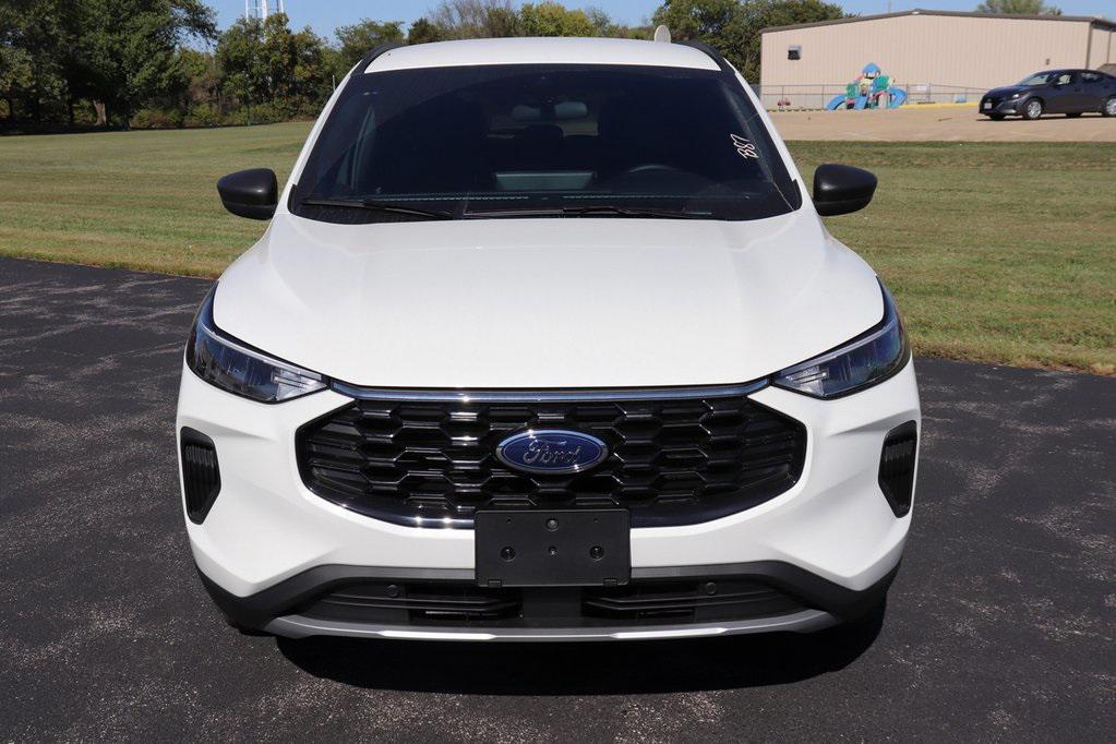new 2025 Ford Escape car, priced at $30,200