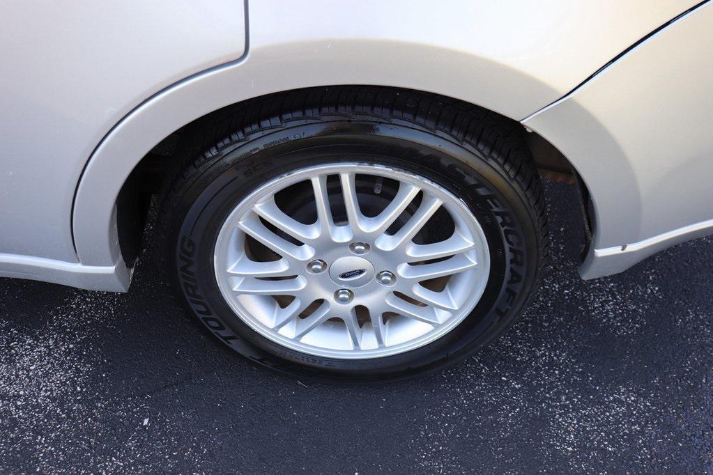 used 2009 Ford Focus car, priced at $4,900