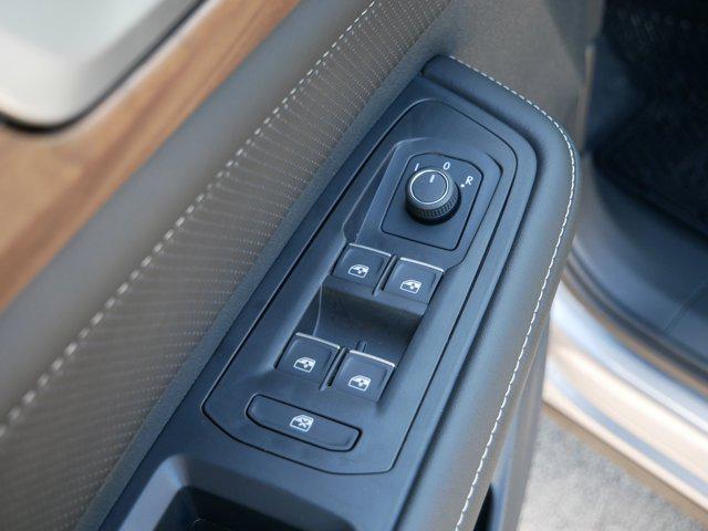 new 2025 Volkswagen Atlas car, priced at $40,600
