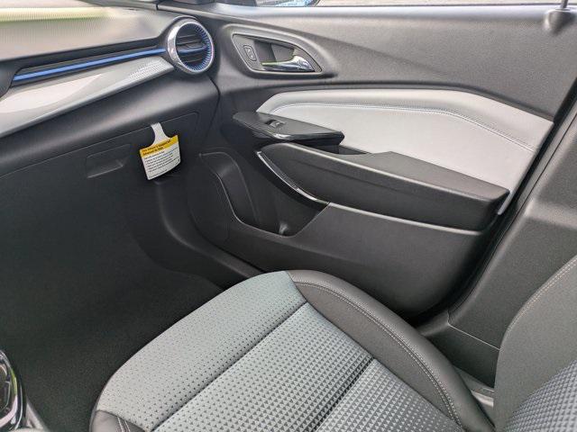 new 2025 Chevrolet Trax car, priced at $25,010