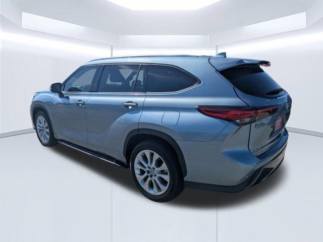 used 2021 Toyota Highlander car, priced at $35,981