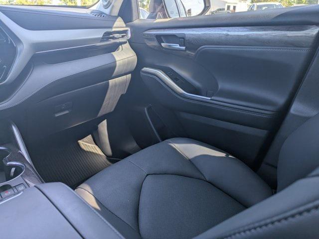 used 2021 Toyota Highlander car, priced at $35,981