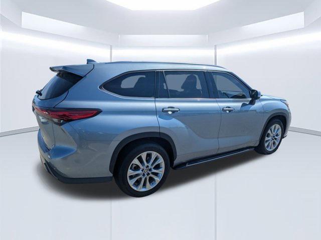 used 2021 Toyota Highlander car, priced at $35,981