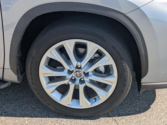 used 2021 Toyota Highlander car, priced at $35,981