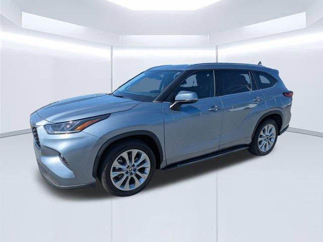 used 2021 Toyota Highlander car, priced at $35,981