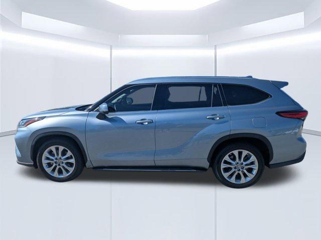 used 2021 Toyota Highlander car, priced at $35,981